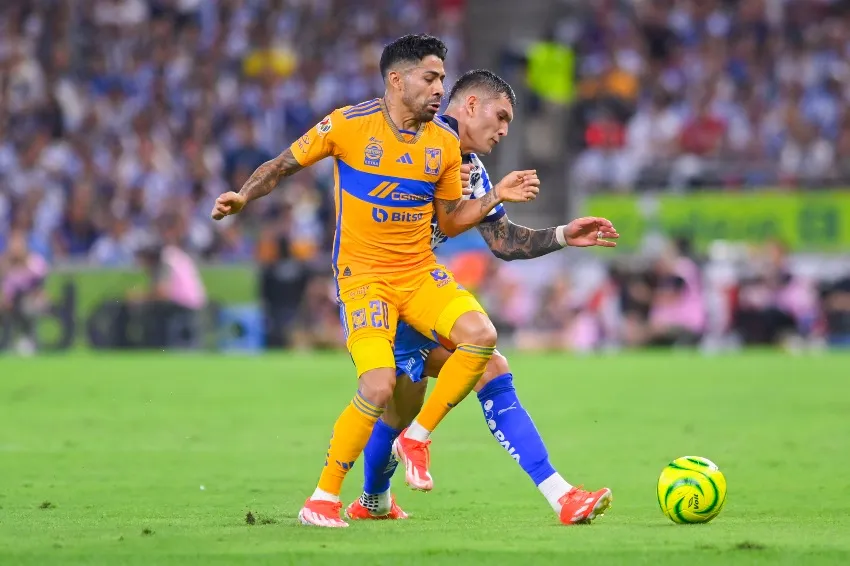 Javier en el Clásico Regio