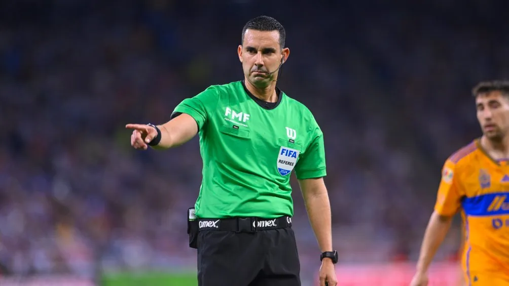 César Arturo Ramos fue el silbante del Clásico Regio