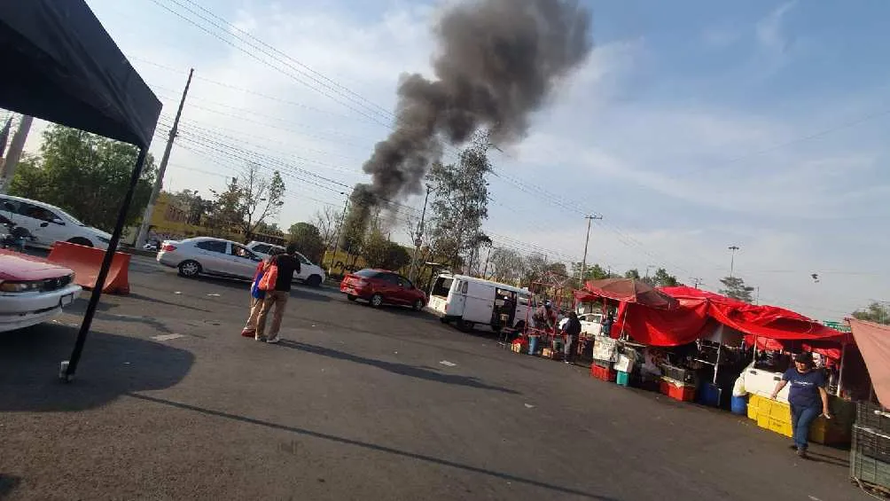La columna de humo se pudo observar desde varias zonas del sur de la CDMX.