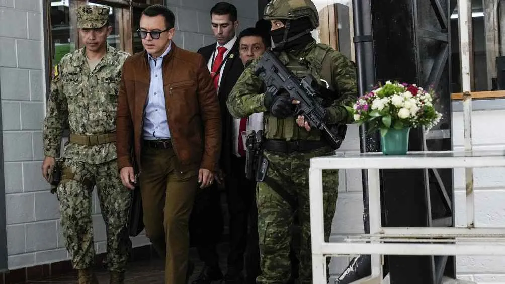 AP Daniel Noboa señaló que su decisión fue porque México rompió primero los tratados internacionales.