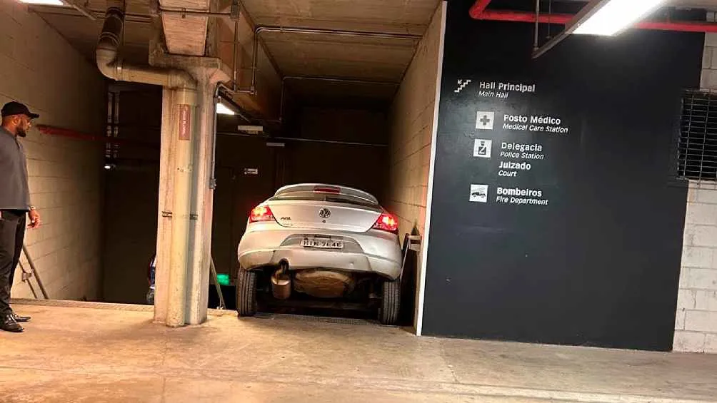 Lograron sacar el automóvil