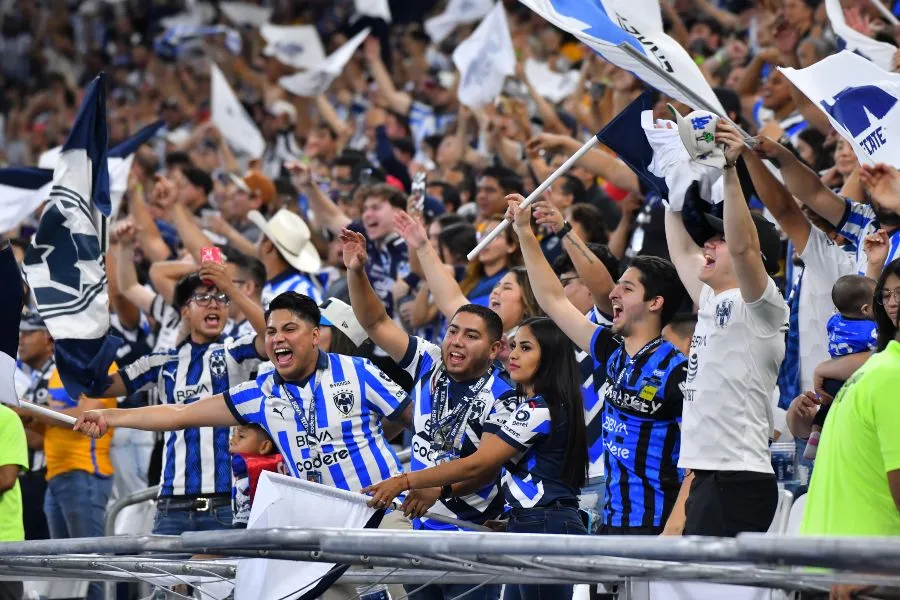 Afición de Rayados en el BBVA