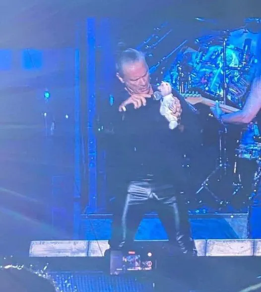 Bruce Dickinson recibió su muñeco cuando vino con Iron Maiden.