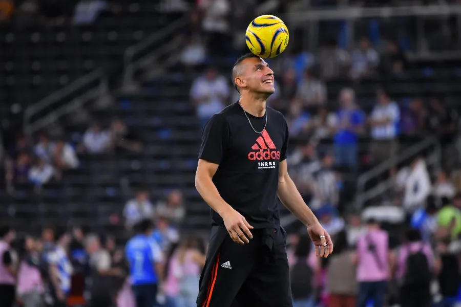 Nahuel Guzmán no jugó el Clásico Regio