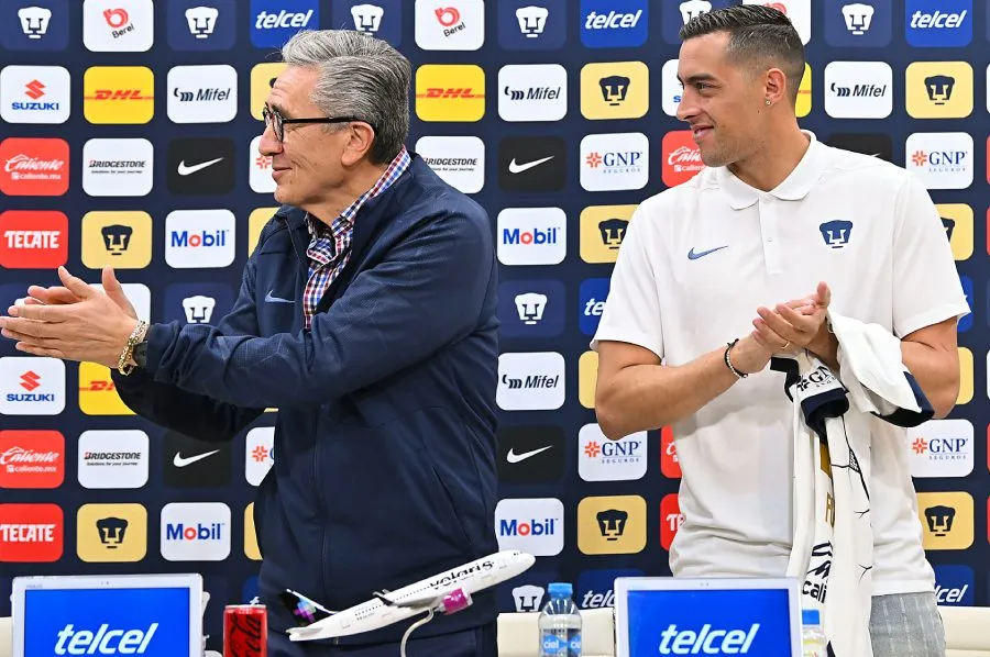 El presidente de Pumas en la presentación de Rogelio Funes Mori