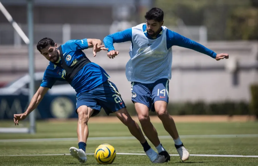 Henry Martín y Néstor Araujo en práctica