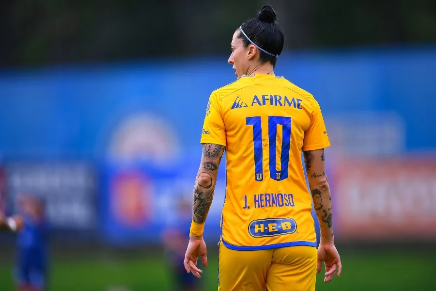 Jenni Hermoso, jugadora de Tigres Femenil