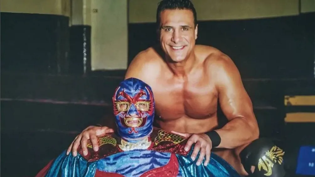 X: @ExpresSanLuis Dos Caras junto con su hijo Alberto del Rio