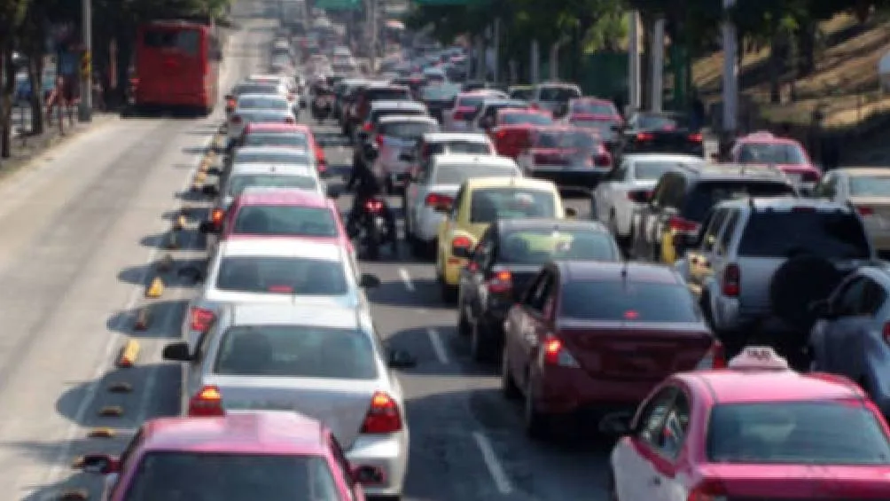 Antes de salir de viaje, revisa si tu auto puede transitar por el Hoy No Circula Sabatino Foto iStock