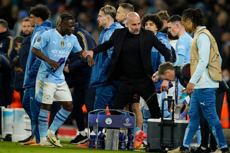 Pep Guardiola con Manchester City