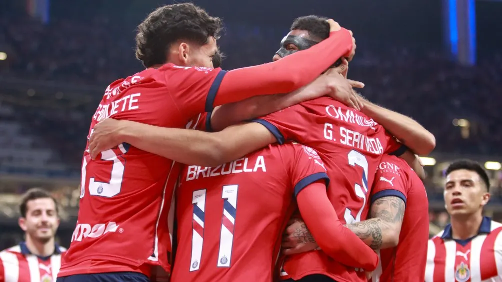 Chivas festejando su primer gol