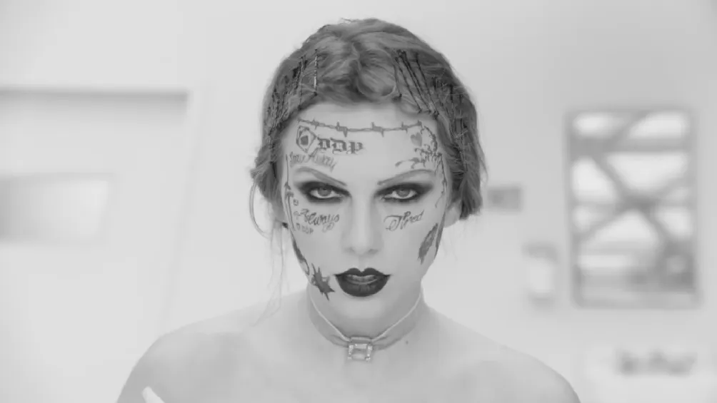 Taylor Swift en su video de Fortnight