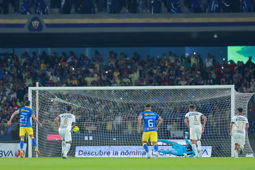 Desde los once pasos Henry hizo su gol 100