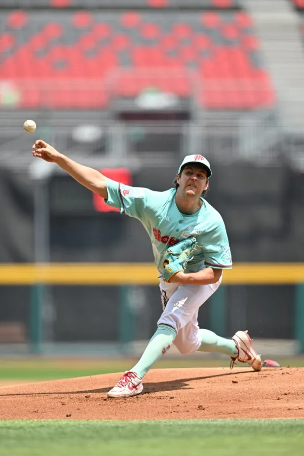 Trevor Bauer en el Estadio Alfredo Harp Helú