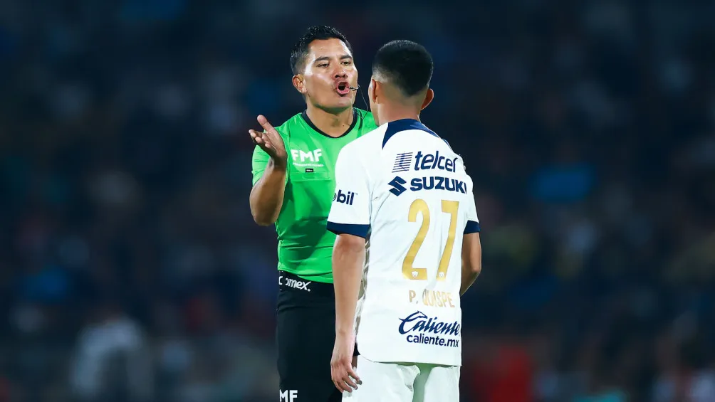 Fernando Guerrero sacó tarjeta amarilla tras revisión en VAR