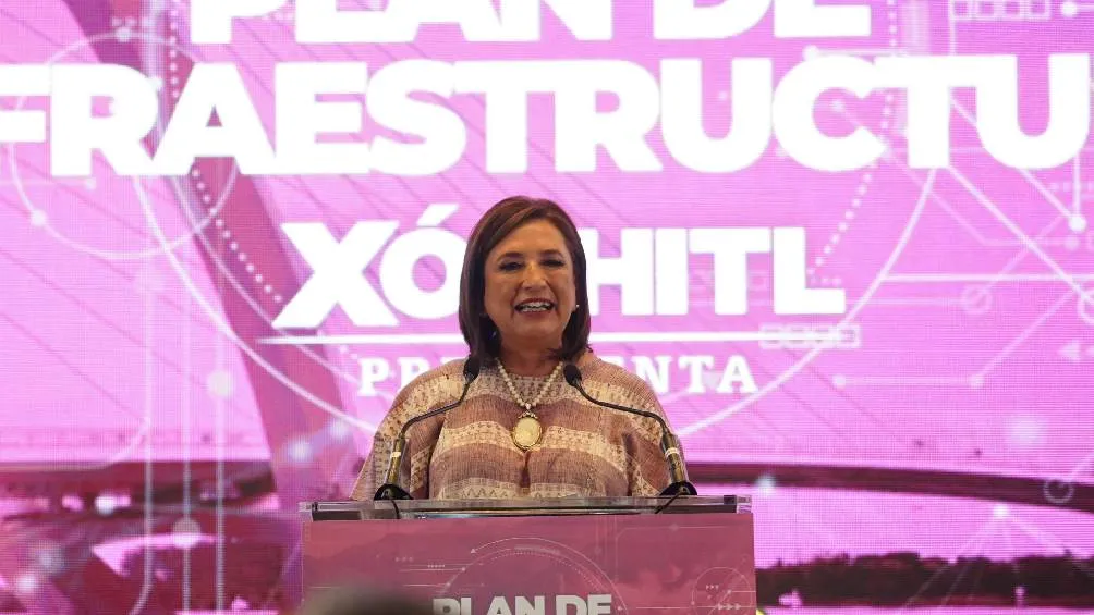 Ya son tres veces en las que la candidata es grabada mientras se saca el chicle de la boca.