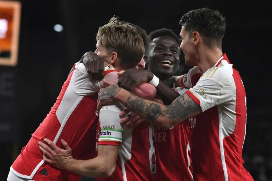 Arsenal sigue en la lucha por la Premier