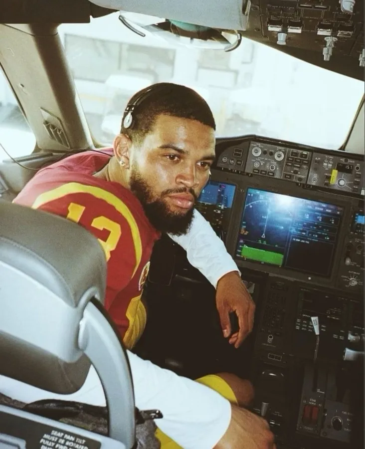 Caleb Williams es polémico fuera de las canchas