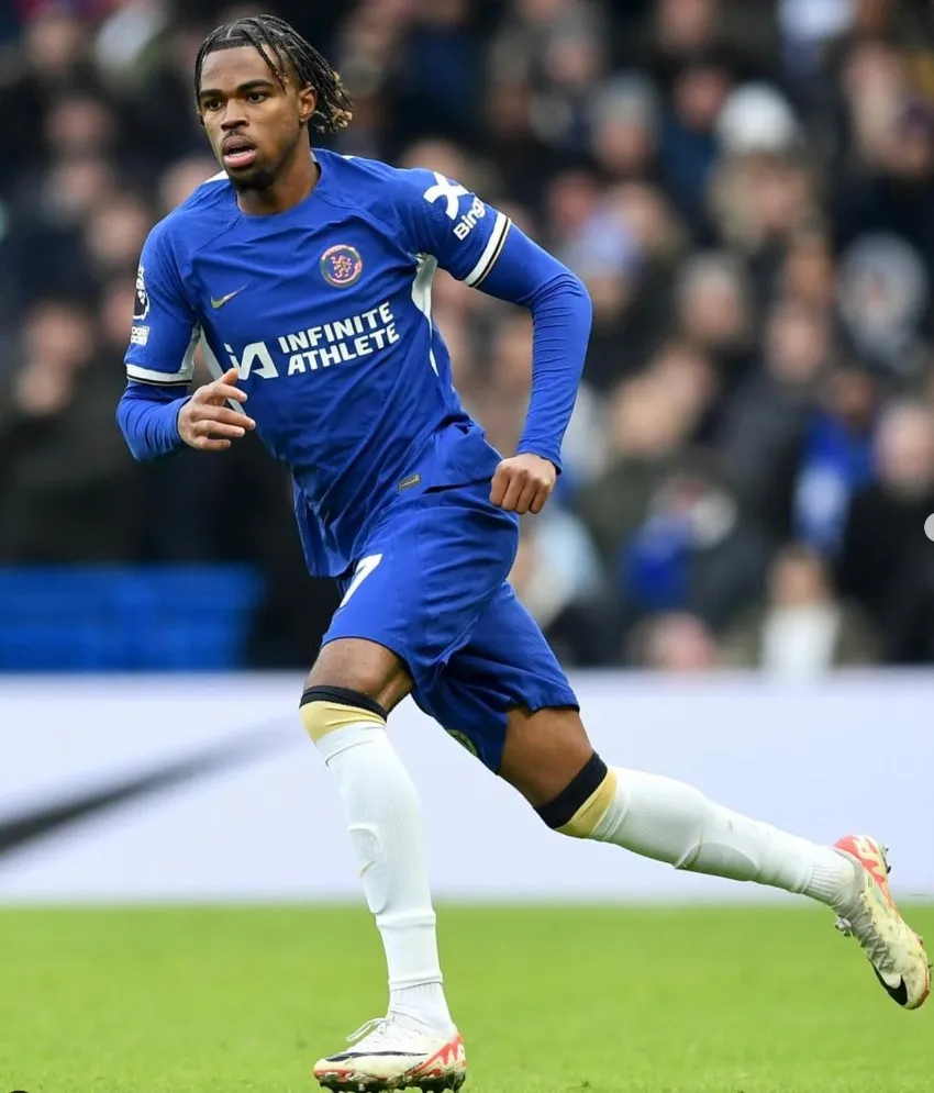 @chukwuemeka10 Chukwuemeka en un partido del Chelsea