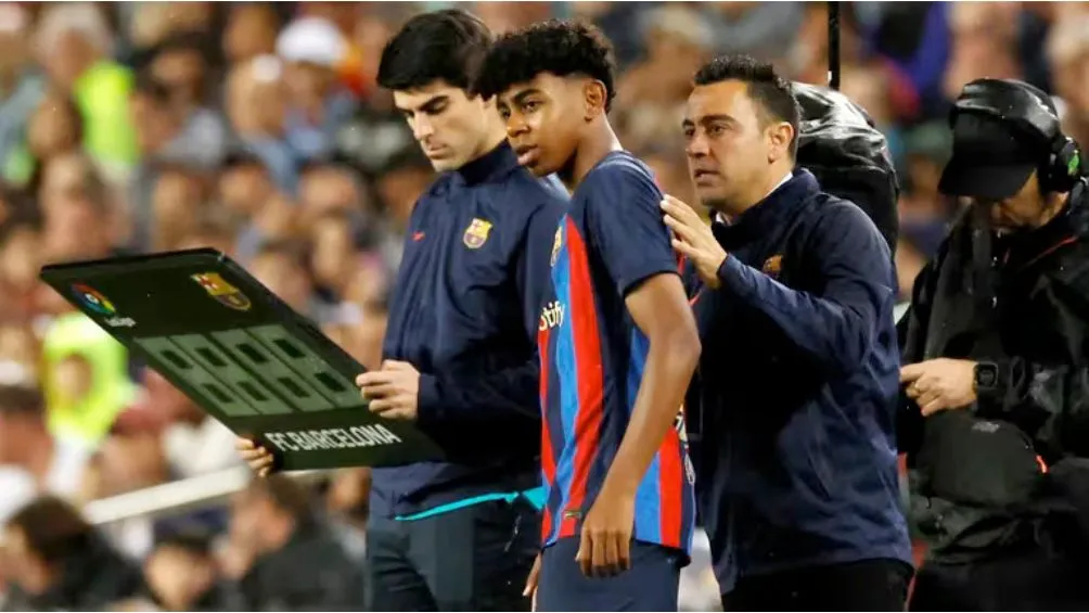 Yamal en un juego con el Barcelona