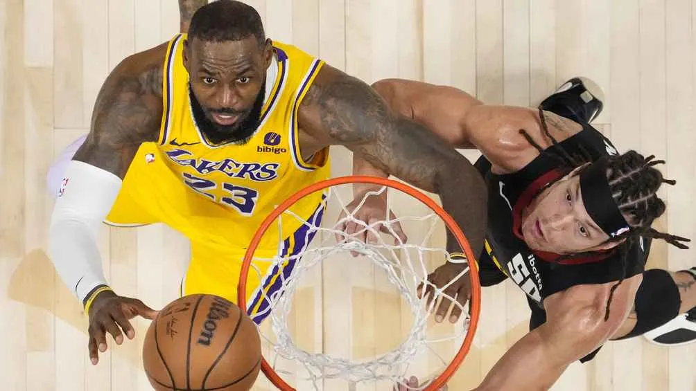 LeBron no pudo anotar en el último minuto