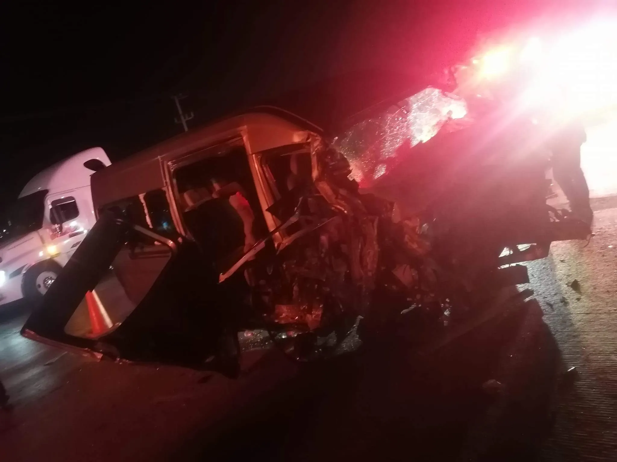 Así quedó la camioneta donde viajaban.