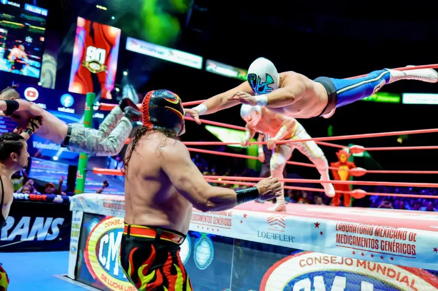 Atlantis Jr. se lanza desde las alturas