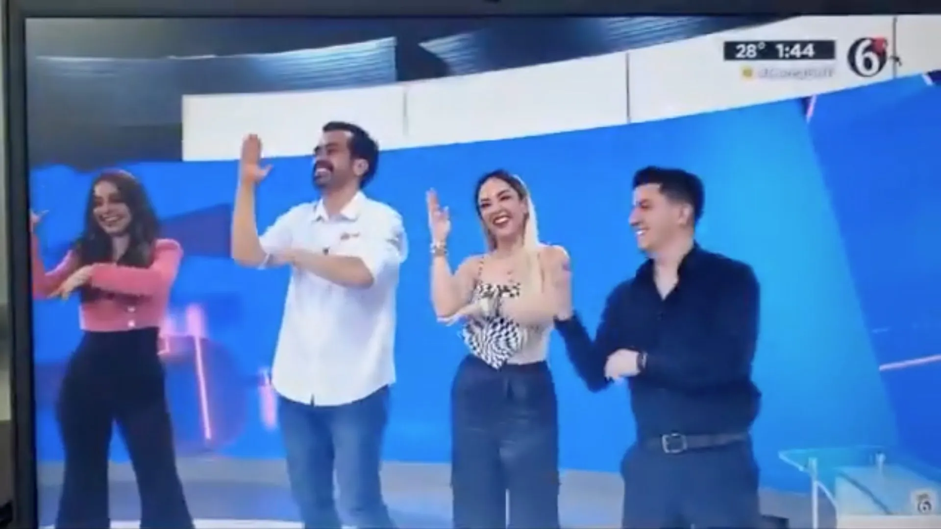 Captura de Pantalla X: @jrisco Un poco apenado, el candidato repitió en más de dos ocasiones el baile de su canción.
