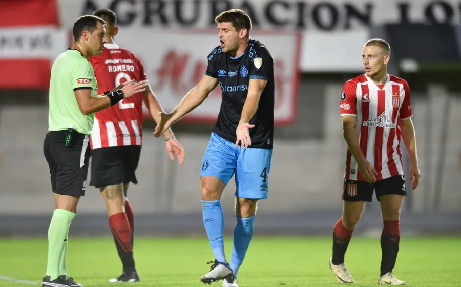 Walter Kannemann es amonestado