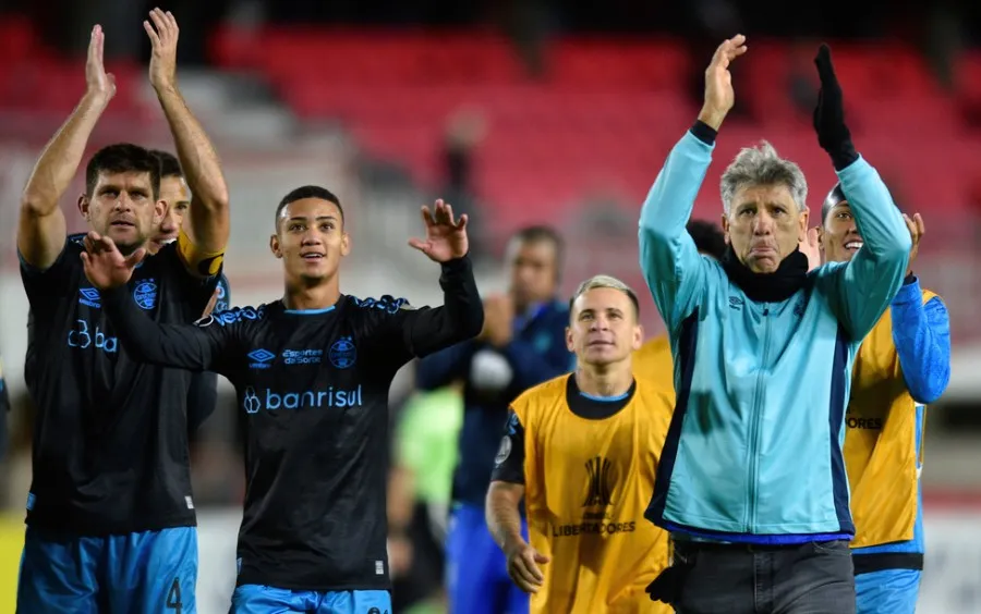 El equipo de Gremio celebra triunfo
