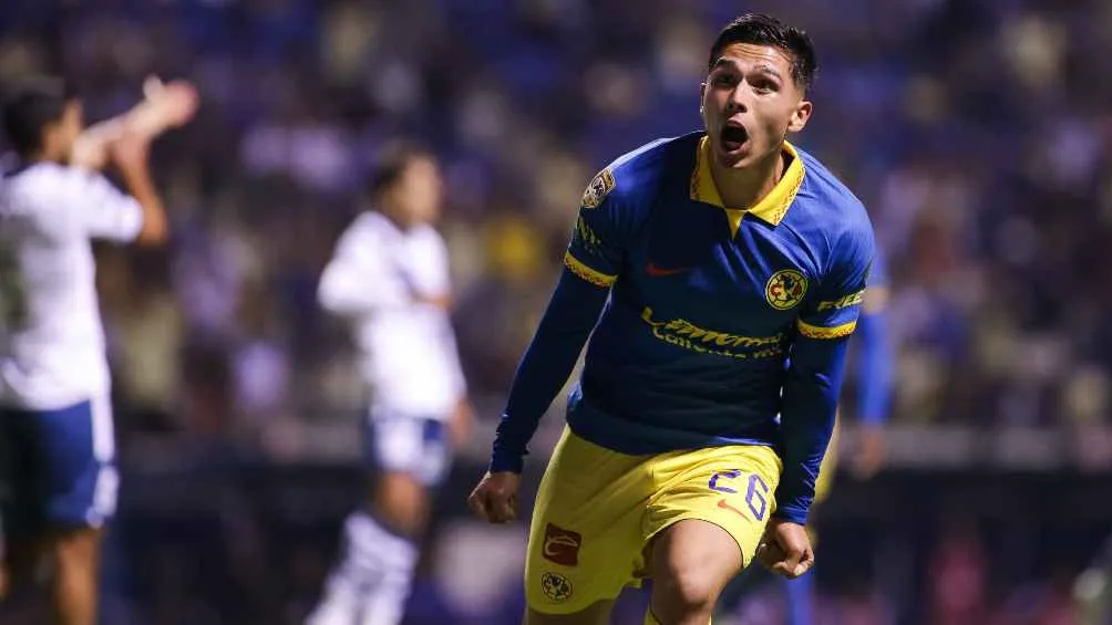 Reyes marcó un doblete