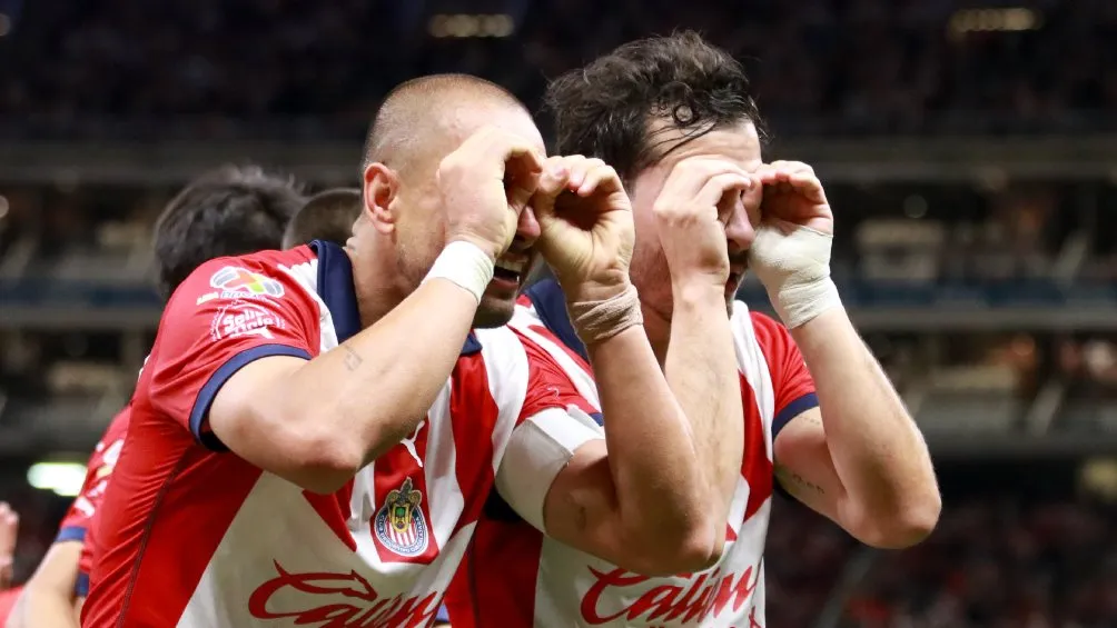 Chicharito saldrá a la banca para el Clásico Tapatío