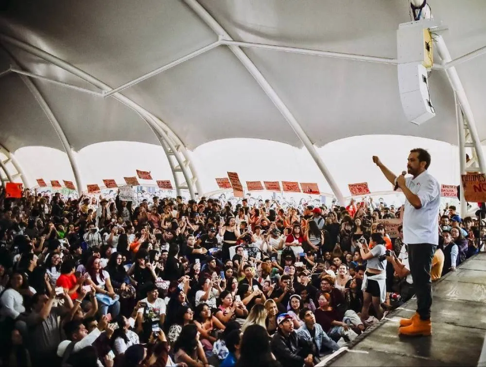 El candidato presumió en sus redes el encuentro con los estudiantes de la UAM Xochimilco.