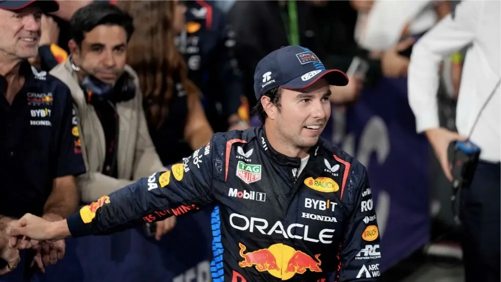 Checo tras una carrera con Red Bull