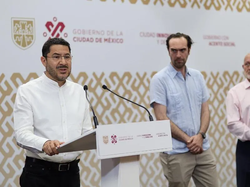 Se comprarán 50 autobuses eléctricos para RTP, según Batres. Foto Gobierno de México