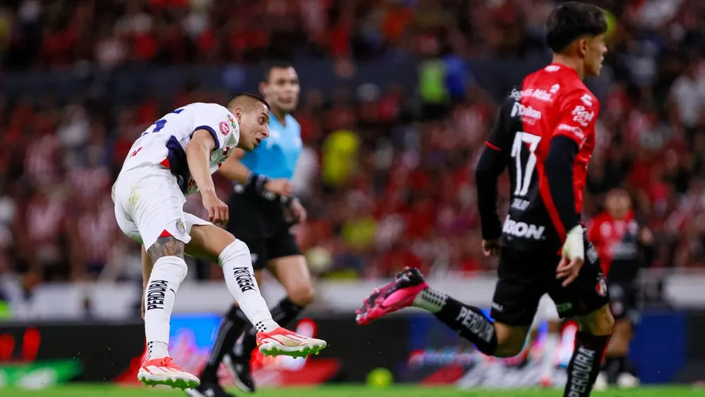 Momento del gol de Roberto Alvarado