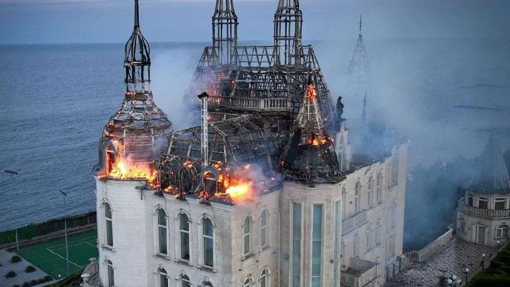 Twitter: @gipuzkoagaur Este edificio también sirve como universidad privada de Derecho.