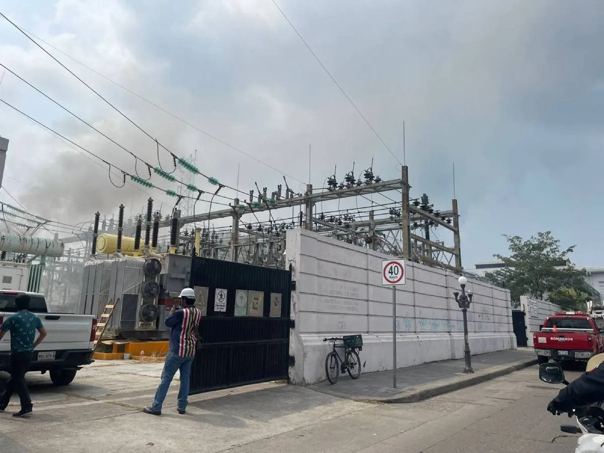 X: @carlosjuarez22 Los bomberos lograron controlar el incendio en cuestión de minutos.