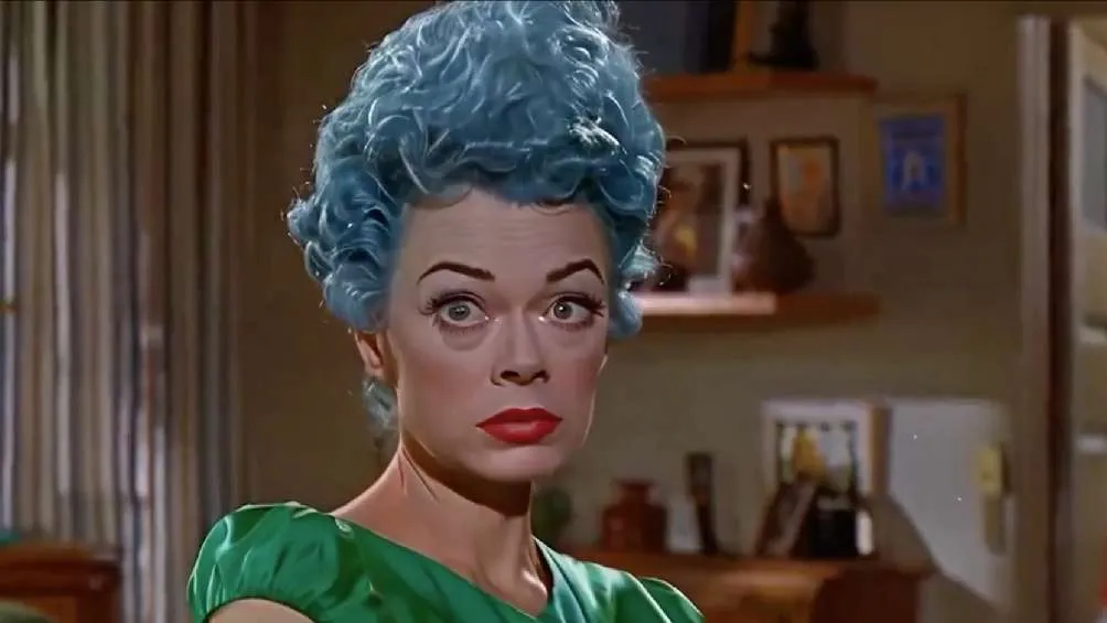 Twitter: @TommyShelby_30 Así sería Marge en la vida real, con todo y su tradicional cabello azul.