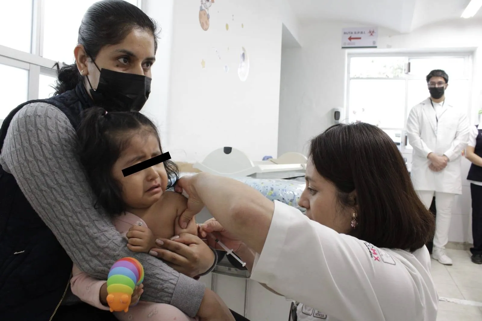 FB: @SSaludCdMx Los menores de seis años deben de acudir por su vacuna gratuita.