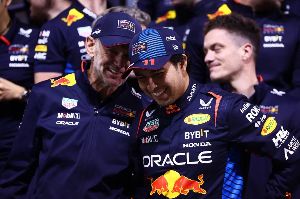 Newey y Checo Pérez en Bahréin este año