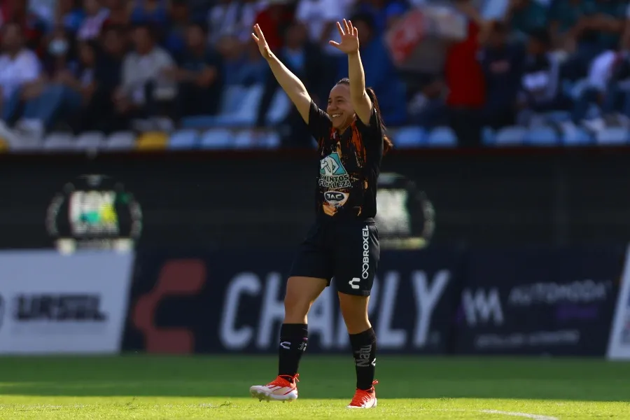 Charlyn Corral, delantera de Pachuca