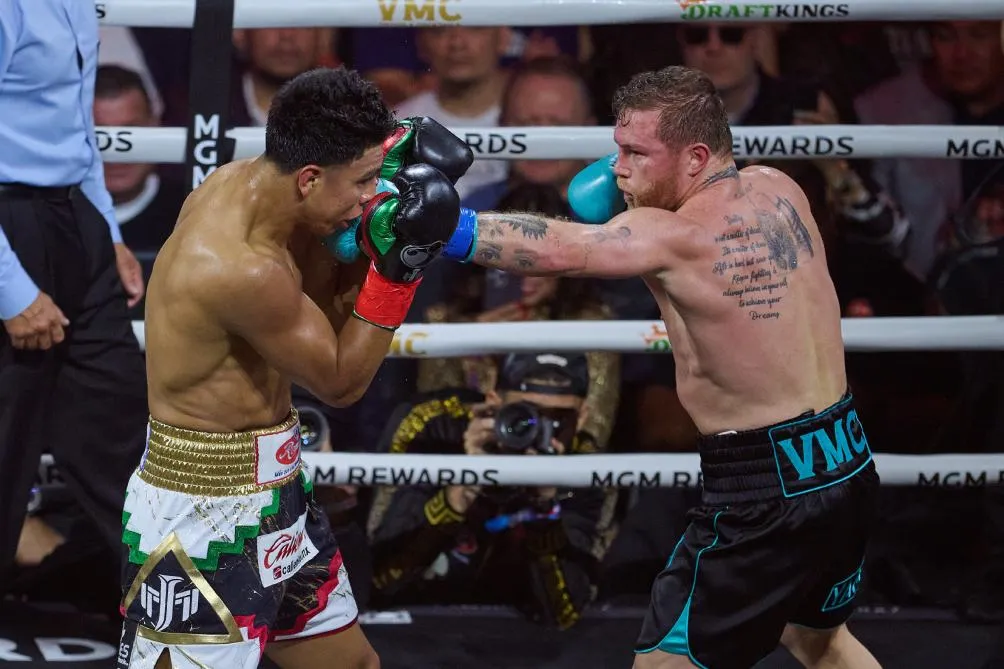 Canelo durante su pelea contra el tijuanense