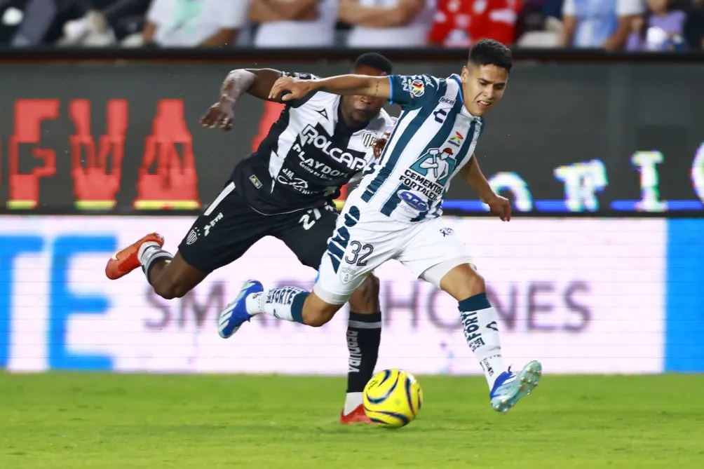 Carlos Sánchez en el juego ante los Rayos