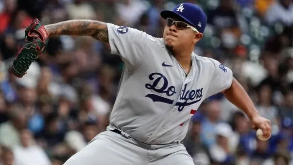 Julio Urías sigue con problemas legales
