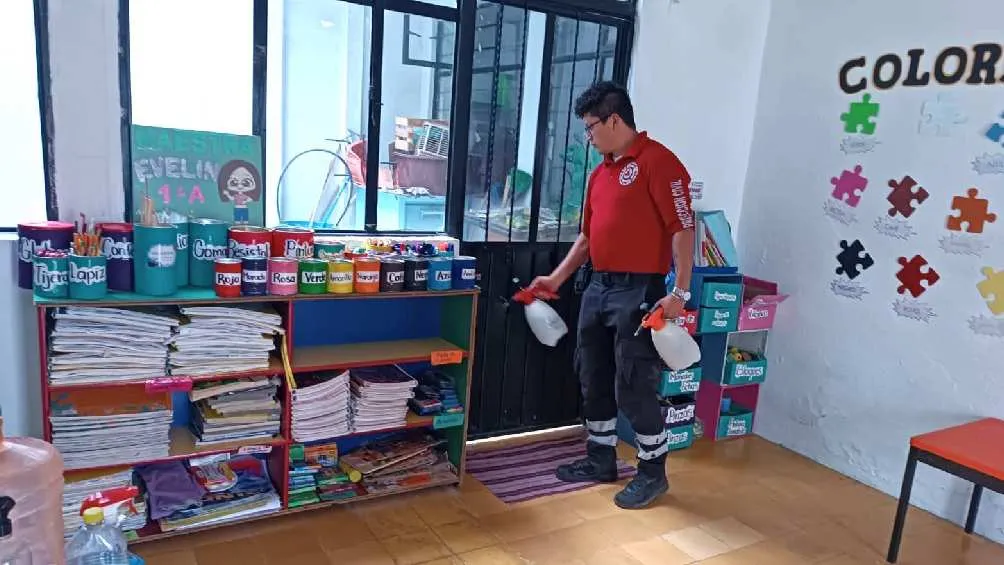 Se hizo una sanitización en la escuela para evitar más contagios.