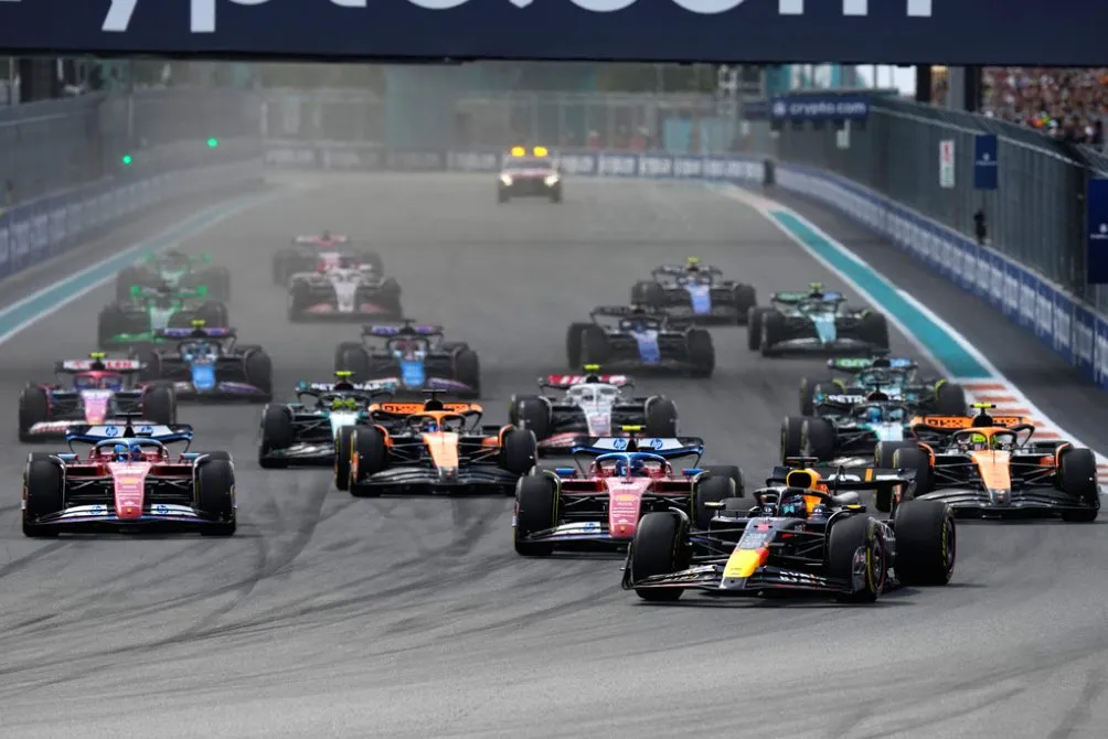 La largada de Miami fue un poco caótica