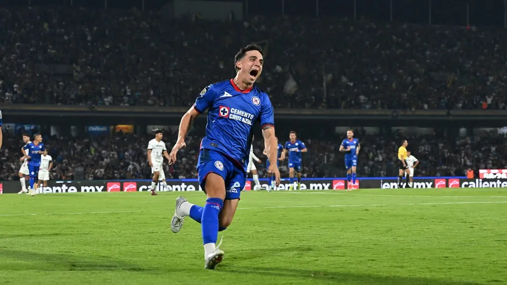 IMAGO7 Cruz Azul saca ventaja de 2-0 sobre Pumas en la Ida