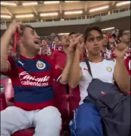 Edy con su tío en el estadio