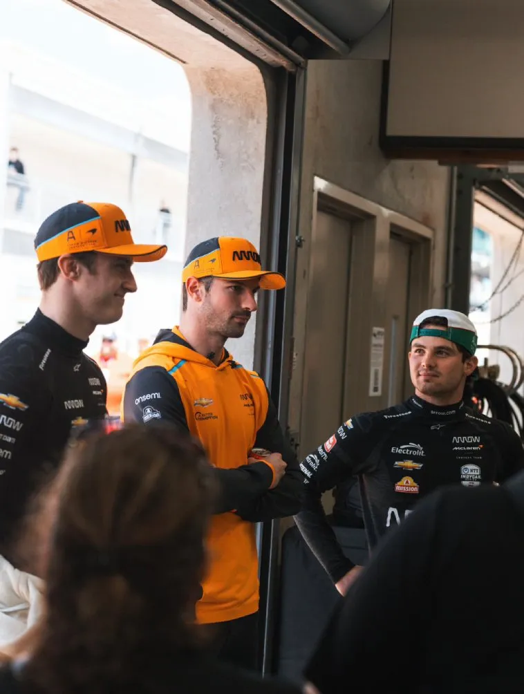 Pato y sus compañeros de escudería en Indianápolis